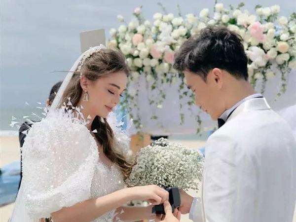 Bạn thân tiết lộ lý do bố mẹ vợ Bùi Tiến Dũng vắng mặt trong đám cưới