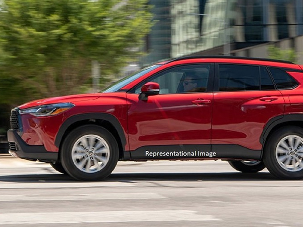 Toyota HyRyder 'giá mềm' lộ diện, Kia Seltos và Hyundai Creta dè chừng