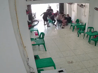 Hà Nội: Người phụ nữ trẻ nhập viện nguy kịch sau cơn mưa đòn của gã đàn ông ở quán bia