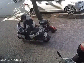 Phá khóa cổ thành công, tên trộm xe vẫn phải ngậm ngùi bỏ đi vì sự phòng bị này của gia chủ