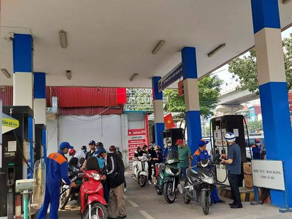 Giá xăng tiếp tục tăng, vượt mốc 31.000 đồng/lít?