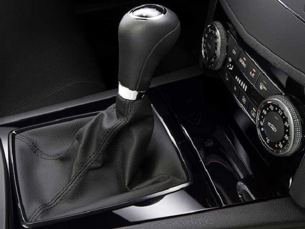 Mercedes khai tử hộp số sàn trên xe hơi