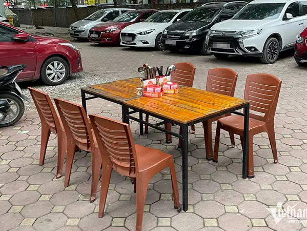 Nồi lẩu tăng giá 100 nghìn, đĩa xào đắt thêm 50 nghìn: Dân cạn tiền, hàng ăn ế