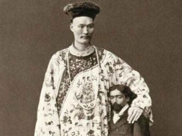 Hai kỳ nhân thời cổ đại Trung Quốc: Một người cao hơn 3 mét, một người sống thọ hơn 400 tuổi