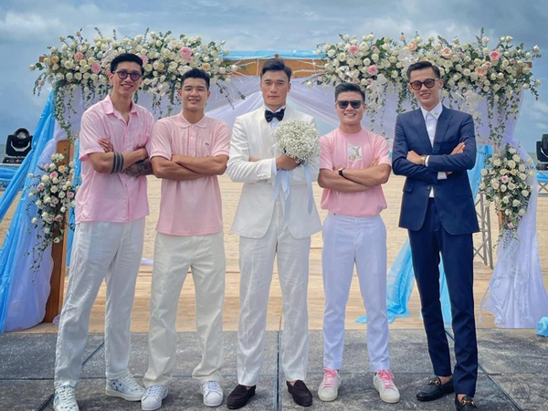 Thủ môn Bùi Tiến Dũng và loạt nam cầu thủ đình đám bất ngờ lên xe hoa nửa đầu năm 2022