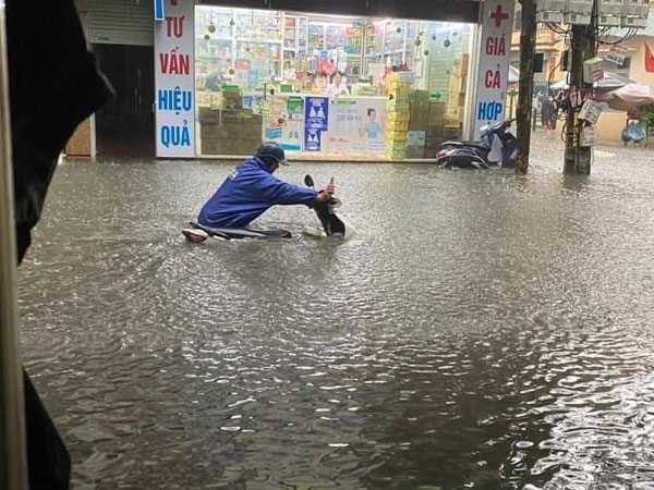 Nguyên nhân khiến Hà Nội mưa lớn, liên tục ngập lụt, phố biến thành 'sông'