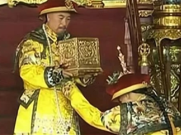 Những vị Thái Thượng Hoàng trong lịch sử cổ đại Trung Quốc đã sống quãng đời còn lại như thế nào? Ai là người có cuộc sống hạnh phúc nhất lúc cuối đời?
