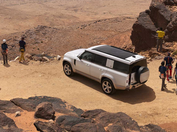 Land Rover giới thiệu Defender 130 mới