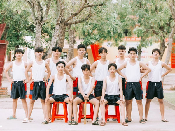 Bộ ảnh kỷ yếu độc lạ của học sinh lớp 12 với chi phí gây bất ngờ