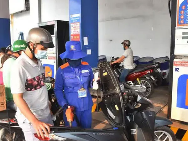 Giá xăng dự báo tiếp tục tăng