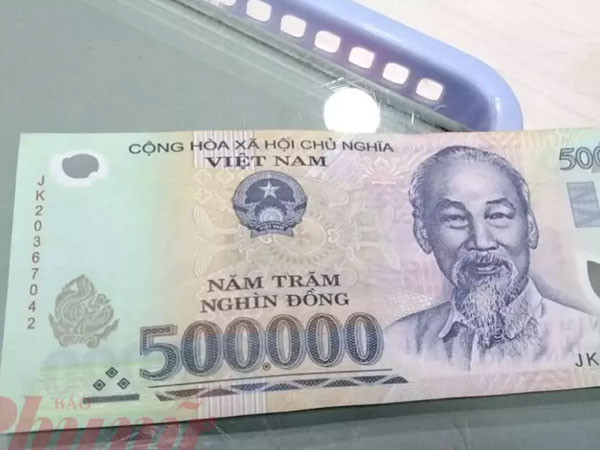 Tiền giả liên tục xuất hiện ở các trung tâm thương mại