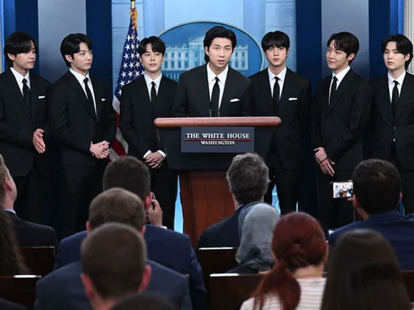 BTS gây ấn tượng cực mạnh với bài phát biểu chống phân biệt chủng tộc tại Nhà Trắng: 'Khác biệt không có gì sai. Khởi nguồn của bình đẳng là khi ta chấp nhận sự khác biệt của bản thân'