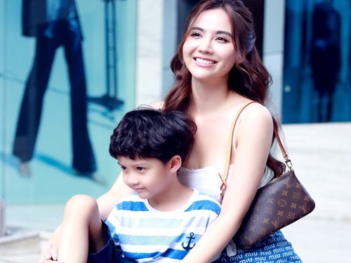 Con trai như hot boy nhí của mỹ nhân Huyền Lizzie 'Thương ngày nắng về'