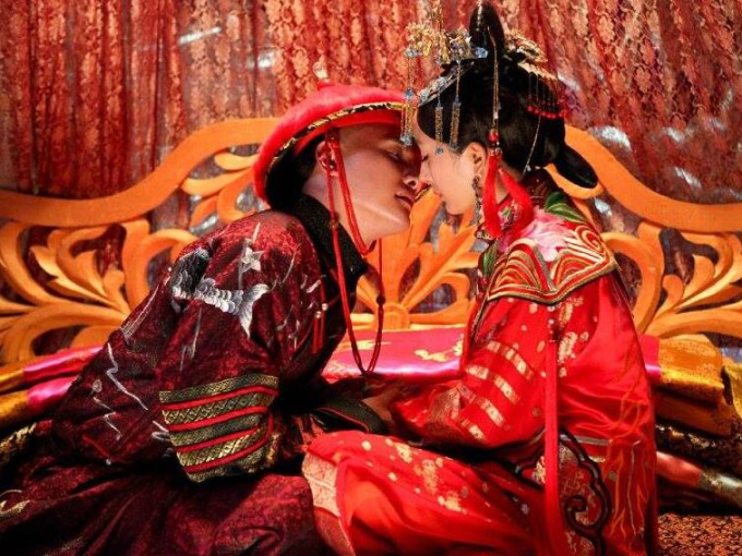 Tại sao Hoàng hậu bắt buộc phải ăn sủi cảo trước khi tận hưởng đêm 'hoan lạc' đầu tiên với Hoàng đế?