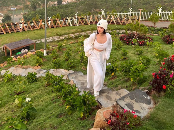 Khi người nổi tiếng đi đêm với 'cò đất'
