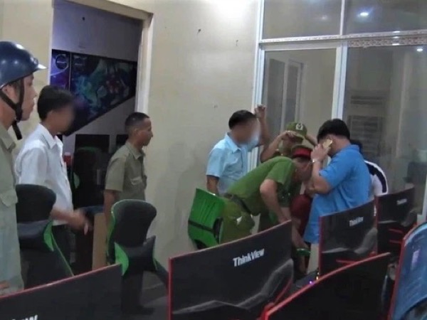 'Lật tung' quán game tại Thanh Hoá tìm Triệu Quân Sự