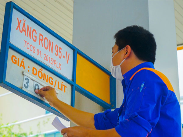 Giá xăng tăng kỷ lục, Bộ trưởng Công Thương lên tiếng: Cố ép giá thật thấp có thể gây hậu quả lớn