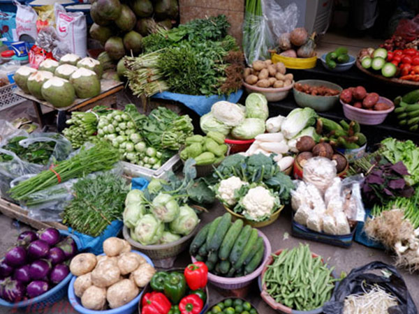 Bà nội trợ 'méo mặt' vì rau xanh tăng giá vùn vụt