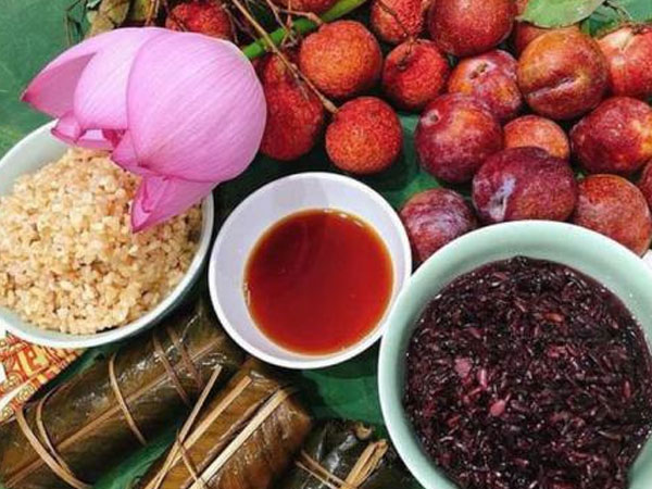 Tết Đoan Ngọ: Gia chủ đừng dại mà đặt những loại quả này lên bàn thờ kẻo mất lộc, xui rủi liên miên