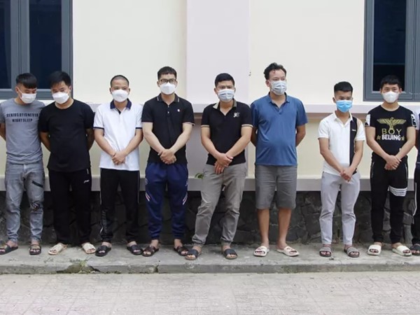 Phá đường dây mua bán 3.000 tài khoản ngân hàng để giao dịch cờ bạc