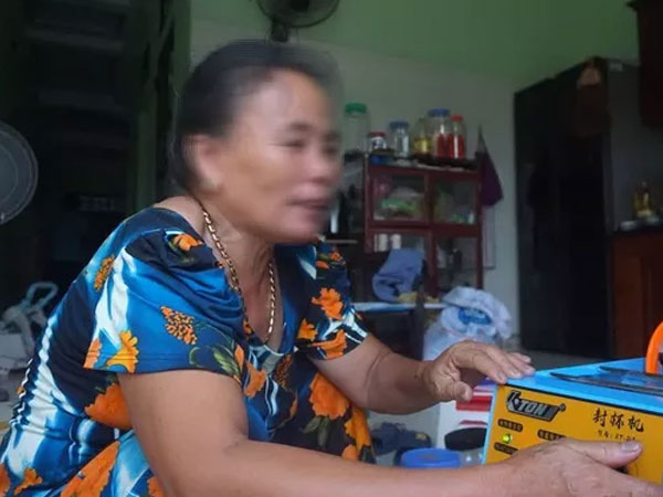 Triệu Quân Sự thản nhiên vào quán ăn chè, trả lại tiền thừa trên đường trốn chạy