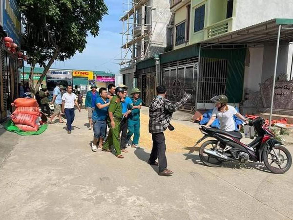 Triệu Quân Sự bán chiếc xe đạp lấy cắp cho ai?