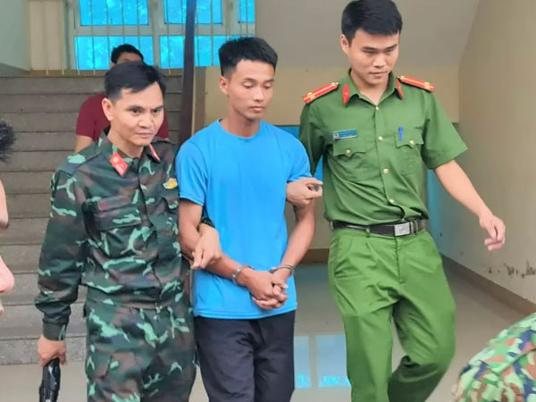 Gặp nhân chứng thấy Triệu Quân Sự nghỉ bên bụi tre, âm thầm vây bắt