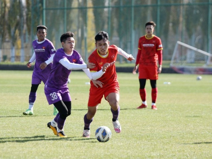 VFF nói gì về tin Việt Anh cùng nhiều cầu thủ U23 Việt Nam bị tiêu chảy và lỡ trận đấu với U23 Thái Lan?