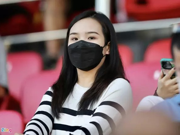 Vợ Công Phượng hiếm hoi lộ diện sau sinh, giữ thói quen khó bỏ
