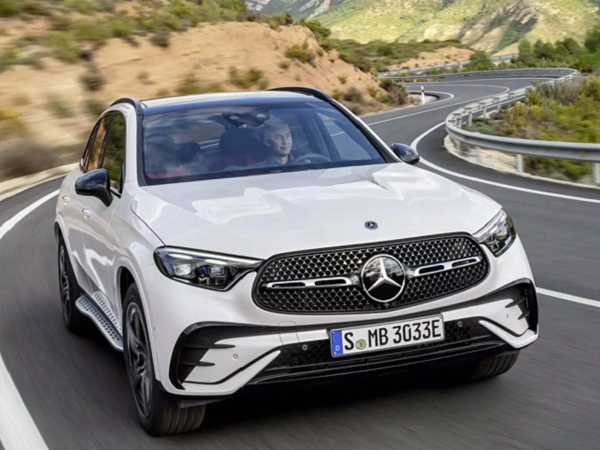 Mercedes-Benz GLC 2023 vừa ra mắt, nâng cấp những gì để đấu BMW X3?