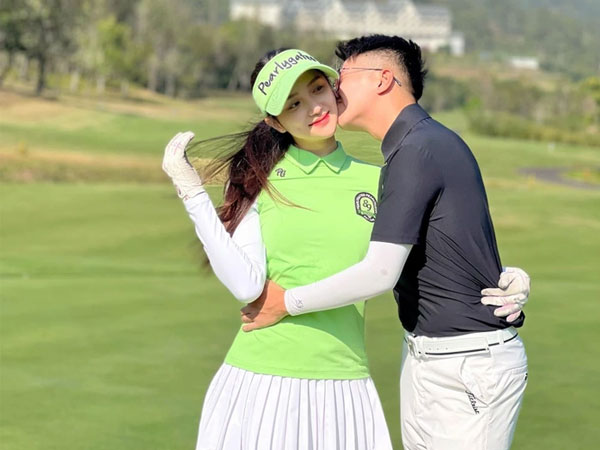 Matt Liu và Hương Giang thời gian gần đây: Người ưu phiền, người vi vu khắp nơi