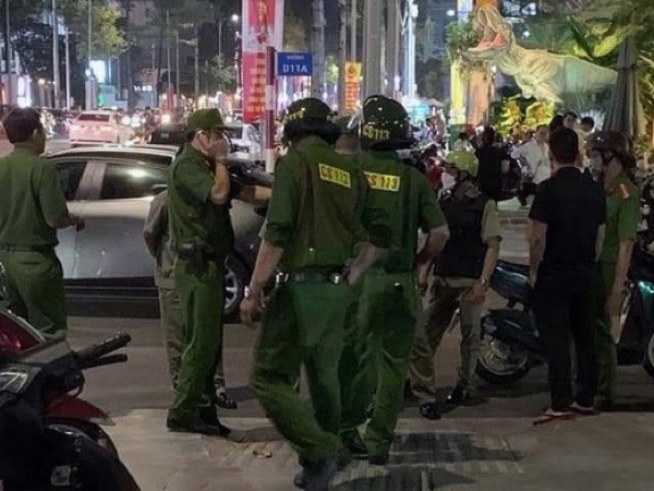 Đồng Nai: Bị nhắc di chuyển tránh ách tắc đường, tài xế ôtô rút súng bắn uy hiếp