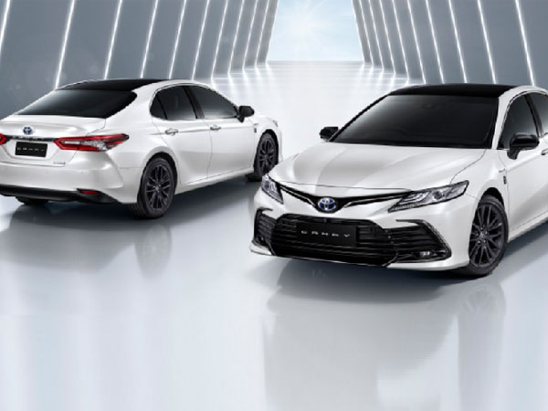 Cận cảnh Toyota Camry 60th Anniversary 2022 đặc biệt từ 1,09 tỷ đồng