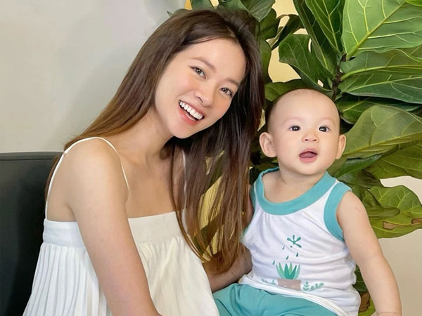 Trương Hoàng Mai Anh rạng rỡ khoe dung mạo con trai đầu lòng