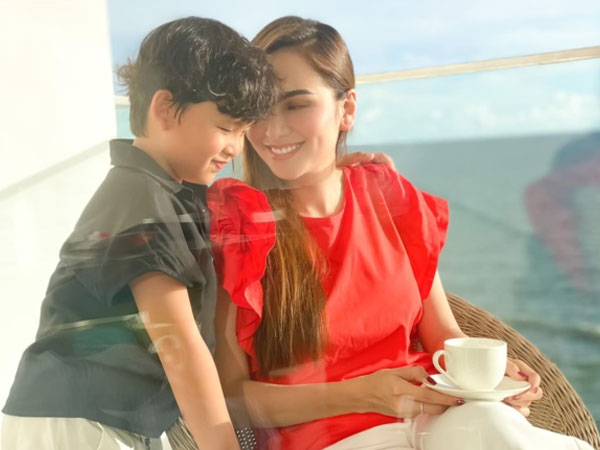 Diễm Hương bức xúc vì con trai bị chèn ép ở giải bơi lội thiếu nhi, vô tình tiết lộ mối quan hệ với mẹ ruột và chồng ở thì hiện tại