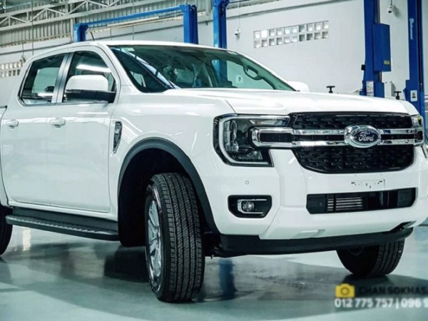 Ford Ranger XLT 2023 máy 2.0 biturbo ra mắt 'sát nách' Việt Nam