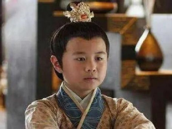Cậu bé đáng thương, 2 tuổi bị cầm tù, 57 tuổi được phóng thích, không phân biệt được gà với vịt, chưa từng gặp phụ nữ