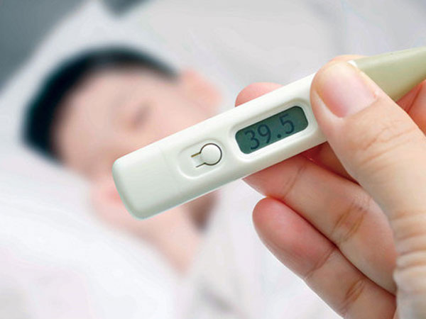 Bé trai 1 tuổi sốt cao và nôn mửa liên tục vì 'ổ bụng' chứa đầy ký sinh trùng, 'thủ phạm' luôn hiện hữu trong căn bếp của mỗi gia đình