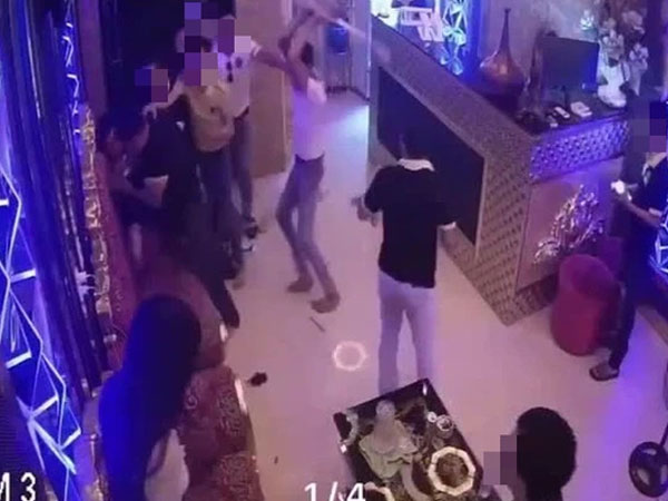 Bỏ mạng sau khi cãi nhau với nữ tiếp viên karaoke