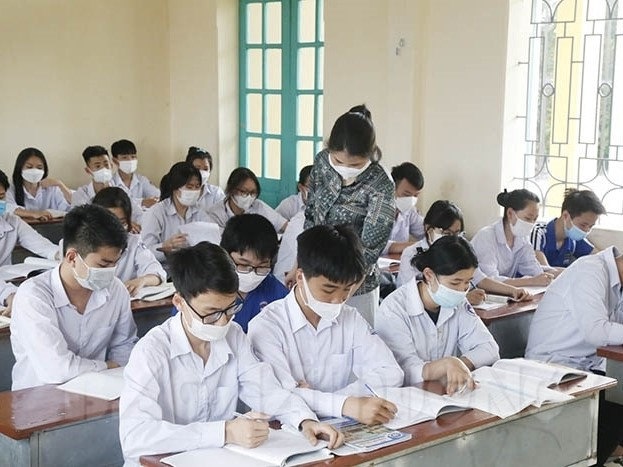 Hồ sơ dự thi vào lớp 10 tư thục ở Hà Nội tăng vọt