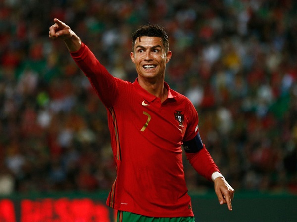 Ronaldo chói sáng, Bồ Đào Nha hủy diệt Thụy Sỹ