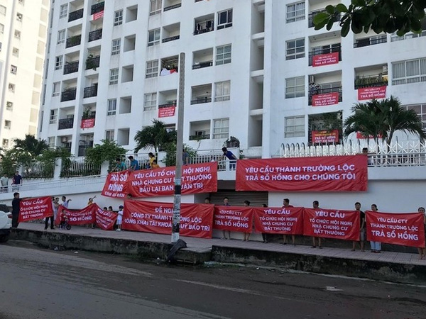 Dân ở chung cư mòn mỏi chờ 'sổ hồng'