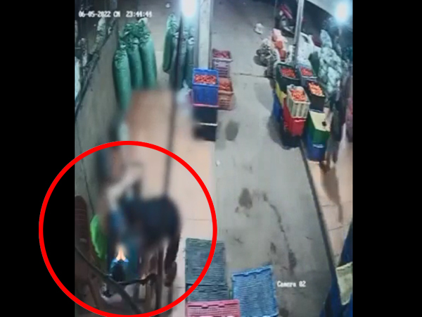 Đang nằm ngủ, tiểu thương bị tấn công dao ngã gục