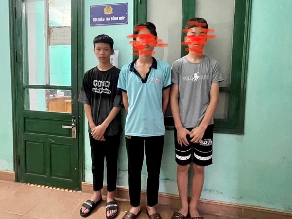 Hai thiếu niên 'đi học' lúc nửa đêm, cuỗm laptop hàng chục triệu đồng của trường học