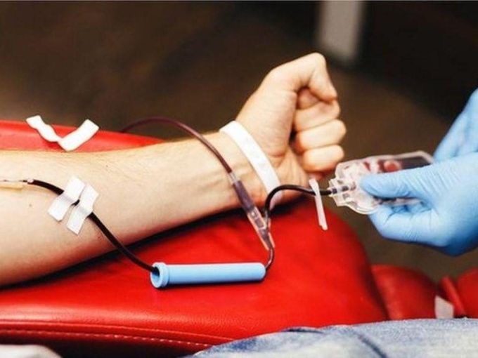Vụ 'hút máu tình nguyện viên': Viện Tim ngưng nhận máu trực tiếp từ người nhà bệnh nhân