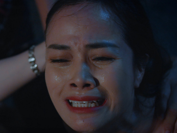 Thương ngày nắng về tập 30: Thương tiếp tục bị 'bà trùm' đánh đập, tra tấn dã man