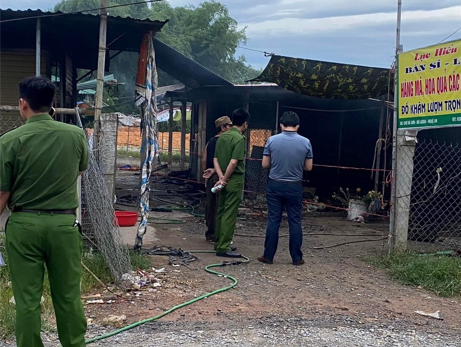 Sau tiếng nổ, lửa bao trùm ki-ốt, nữ chủ mắc kẹt bên trong tử vong