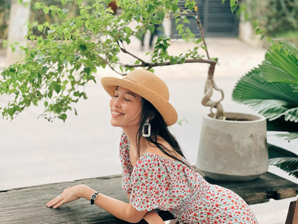 Hiền Thục hiếm hoi kể về mối tình đầu đầy oan trái: 'Em tưởng đã thoát khỏi luyến ái tầm thường, song cuối cùng anh vẫn là nguồn cơn khổ ải'