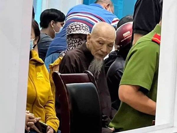 Rời nơi cư trú, đến TP.HCM làm căn cước công dân, ông Lê Tùng Vân lập tức bị Công an Long An triệu về địa phương