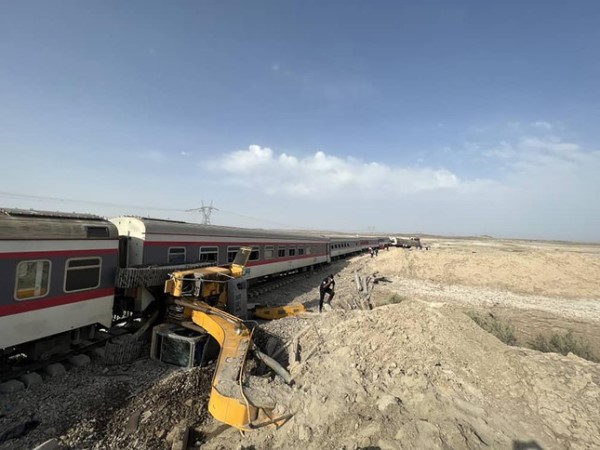 Iran: Tàu hỏa đâm trúng máy xúc, hơn 100 người thương vong